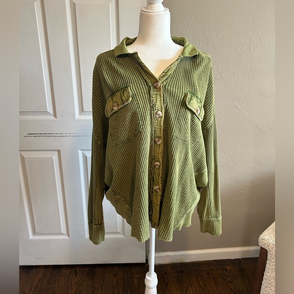 Free People oversized Olive Green Waffle Knit long sleeve blouse button top - Picture 2 of 7